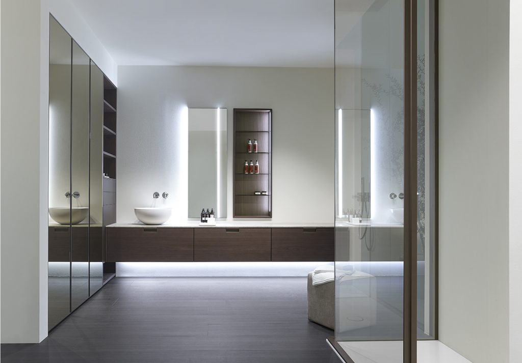 Casabath badkamermeubelen met strakke, minimalistische design in wit showcasing exclusieve Italiaanse vakmanschap