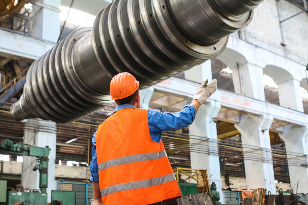 Mobile inspections app interface op smartphone voor medewerkersinformatie