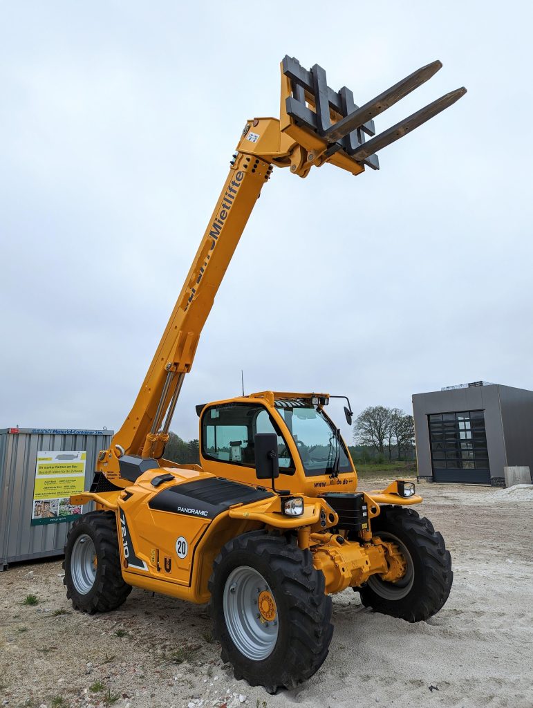 Graafmachine in werking op bouwplaats, demonstreert de rol van bouwmachines in moderne constructie