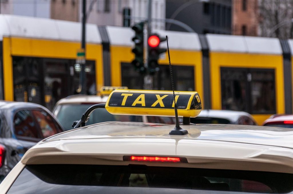 Checklist voor het herkennen van een legale taxi met officiële kenmerken en identificatie