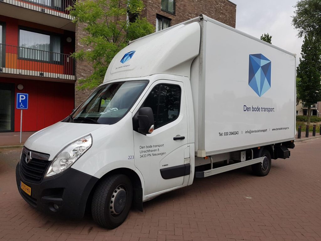 Den Bode Transport koeriersdienst in Nieuwegein met vrachtwagen en chauffeur voor transport