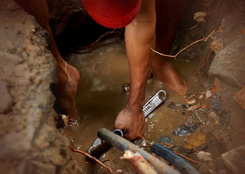Loodgieter in Bergen op Zoom voert onderhoud uit aan waterleidingen en sanitaire installaties