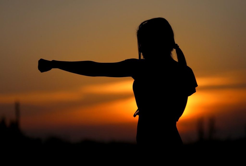 Tips tegen extreme spierpijn: rust, magnesium, warmtetherapie en lichte beweging voor sneller herstel na training